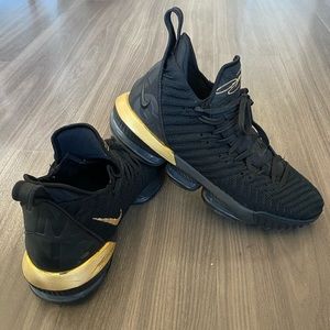 Lebron “I’m King” 16